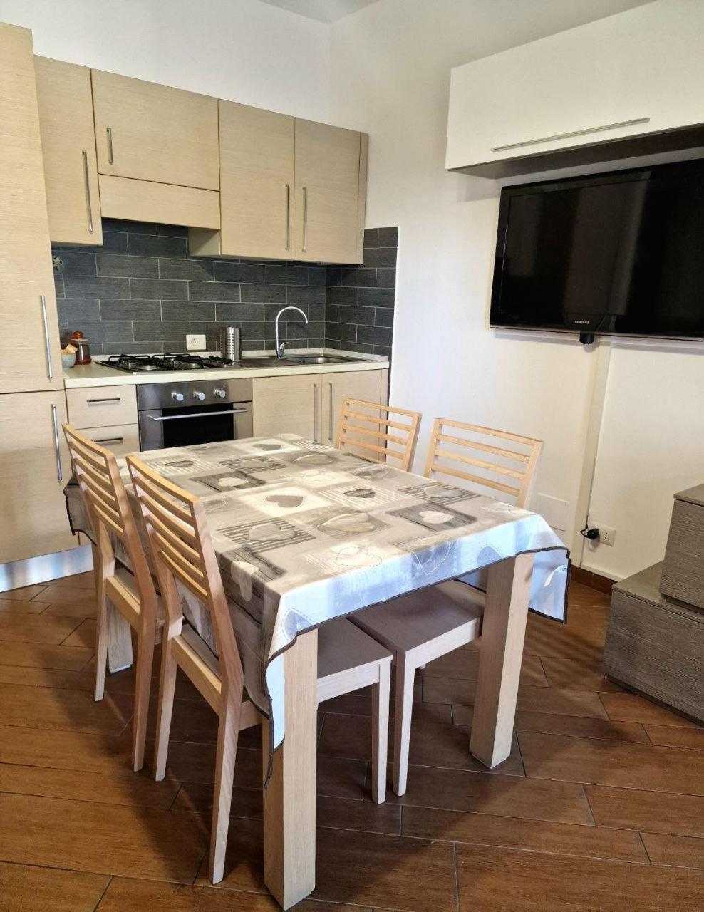 Domus Livio, 7 Min Fco Airport, Free Wifi, Garden Apartment, 2 Tv Hd Φιουμιτσίνο Εξωτερικό φωτογραφία